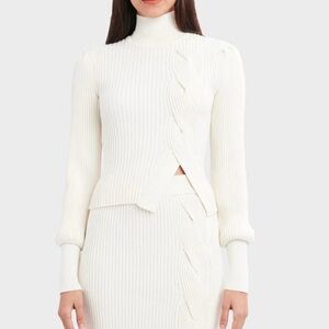 BCBGeneration Ivory Ribbed Braided Side Turtleneck Sweater